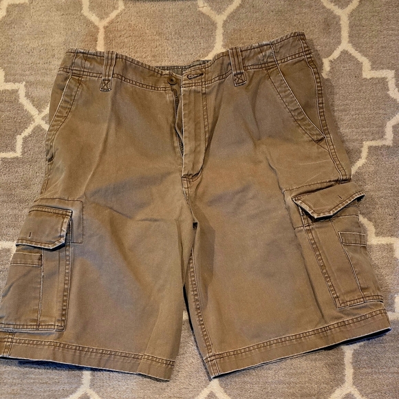 Old Navy Cargo Dark Brown Shorts, Size 33W x 10L - Picture 1 of 3